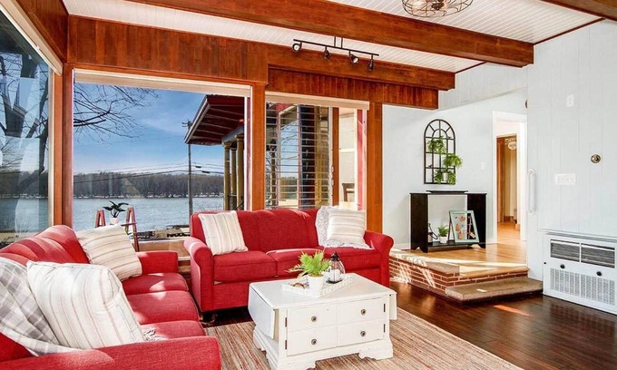 Fountain City House | Farmhouse Apartment - River Road Historic Home