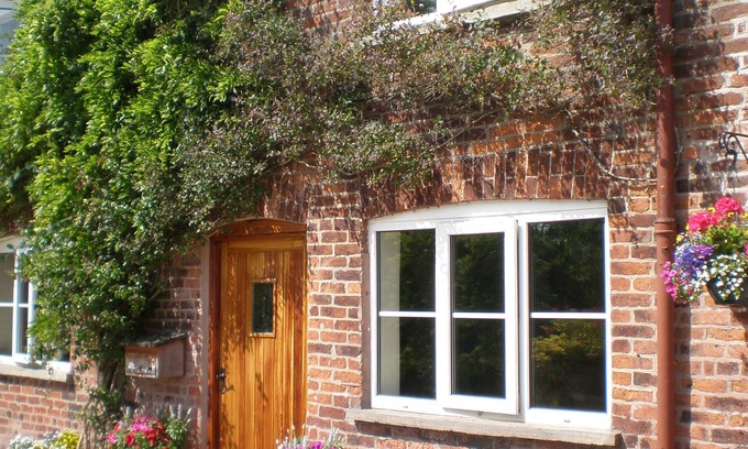 Congleton Cottage | Farmhouse Cottage Sleeps 2 (1 en-suite Bedroom)