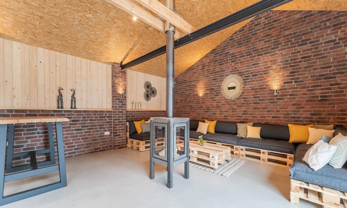 Megchelen House | Farmhouse in the Achterhoek with hot tub and beach volleyball