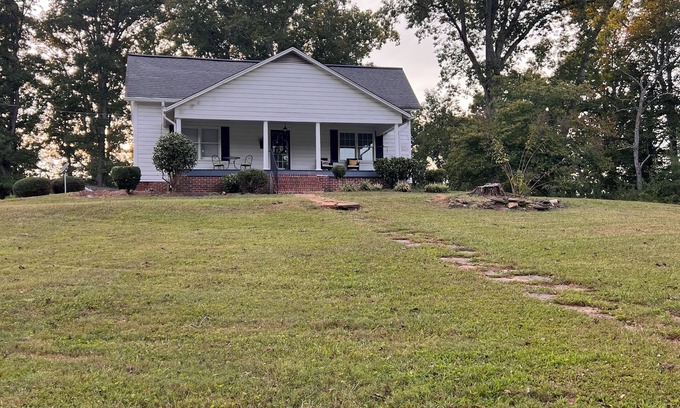 Fort Mc Clellan House | FARMHOUSE LIVING 🐄 2 BR 1 BA and a bonus room with 2 twin beds. Serenity Now!