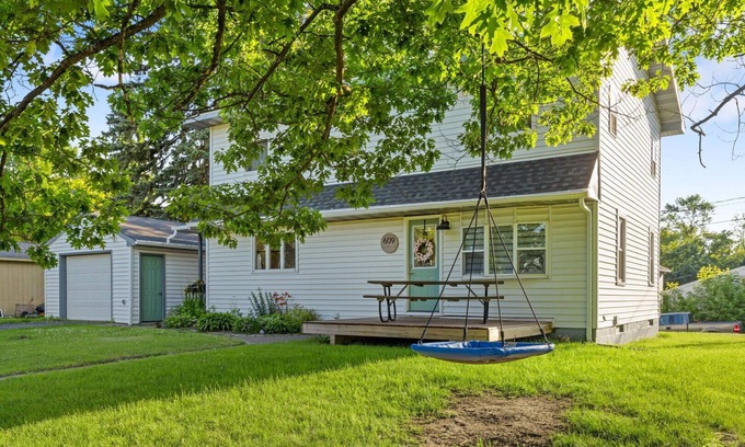 Cloquet House | Farmhouse on Oak, 12 min. to Jay Cooke!