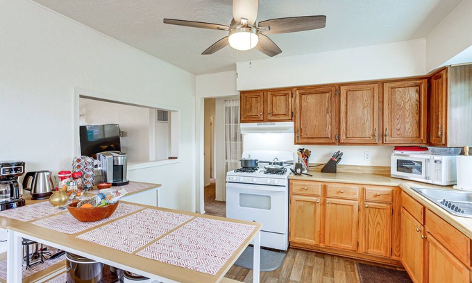 Farmington House | Farmington Family House: 4 Mi to Lake!
