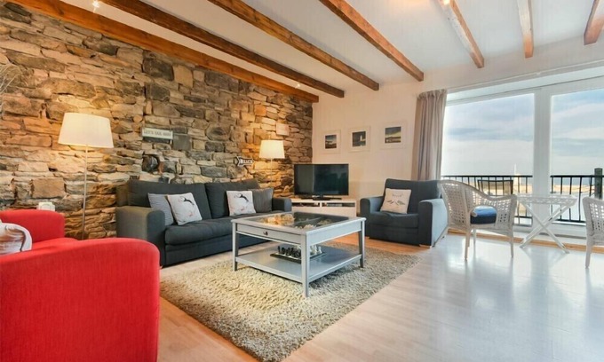 Seahouses Cottage | FARNE LOOKOUT, pet friendly, with a garden in Seahouses
