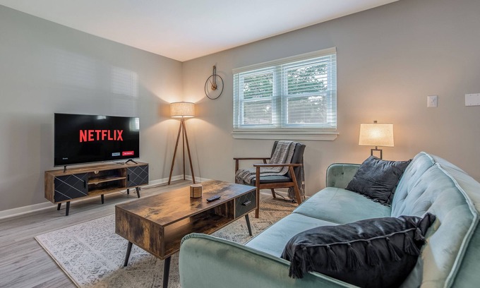 East Raleigh Apartment | Fast Wifi Newly Renovated ~ Downtown Raleigh