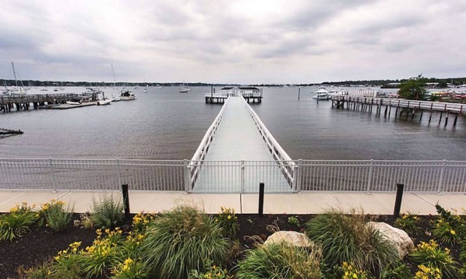 Port Washington Hotel | Fathoms Hotel & Marina