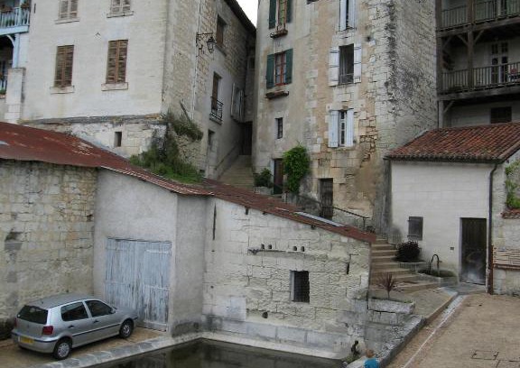 Aubeterre-sur-Dronne Apartment | Faubourg St Jean