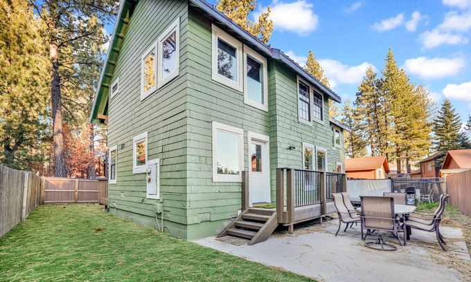 Fawnskin Cabin | Fawnskin Group Duplex Chalet- Hot Tub- Games-