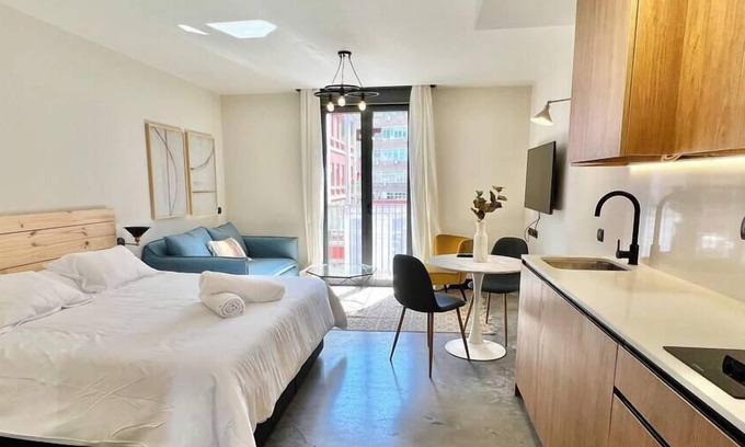 Almendrales Apartment | FD/ Private Studio in Madrid RIO