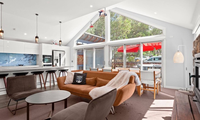 Thredbo Ski Chalet | Feathers Lodge - Spacious Mountain Retreat