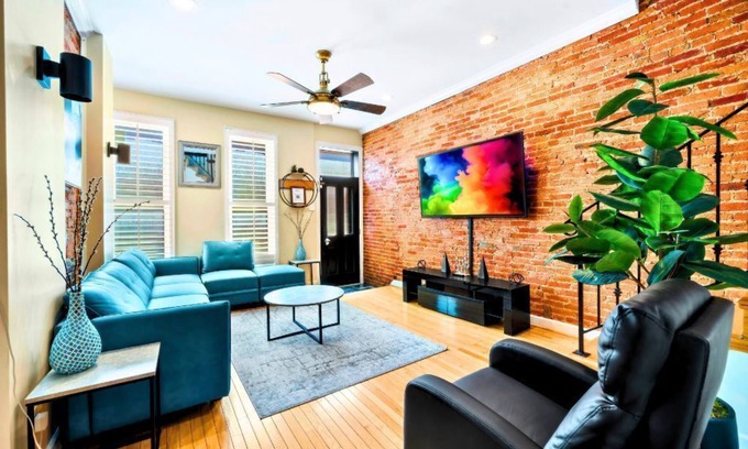 Federal Hill House | Federal Hill & Inner Harbor Lux Retreat: Sleeps 6