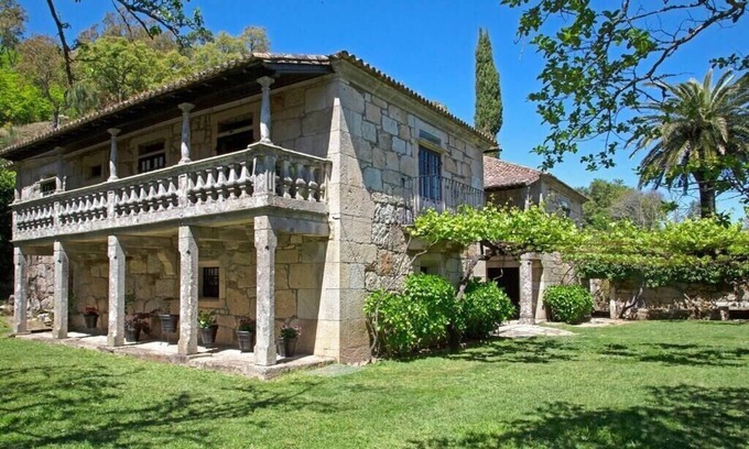 Eiras Villa | Fee4Me O' Pepito 1743 Abbot's House