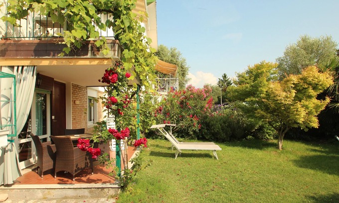 Bardolino Condo | Feel-good oasis with its own garden - pool with Lake Garda view, bar and restaurant