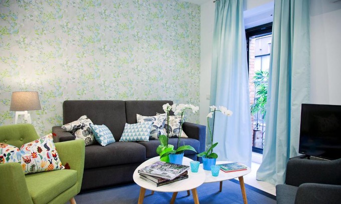 Moncloa - Arguelles Apartment | Feelathome Madrid Suites Apartments