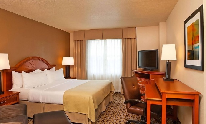 College Park House | Feels Just Like Home! Short Drive to Georgia Aquarium, Pet-Friendly!