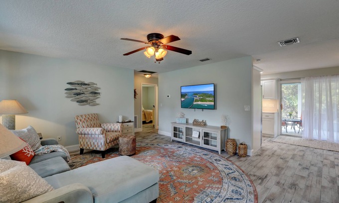 Sebastian Highlands House | Feels like Paradise in this Tropical COZY Retreat! 15 minutes to BEACH!