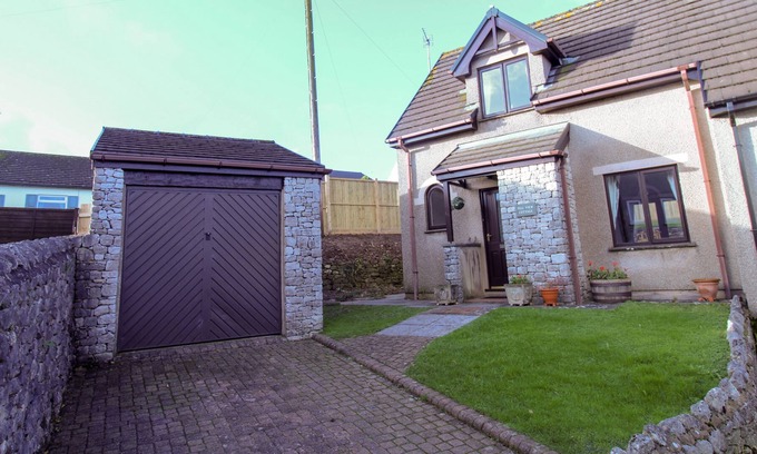 Allithwaite Cottage | Fell View close to Lake Windermere with leisure club included.