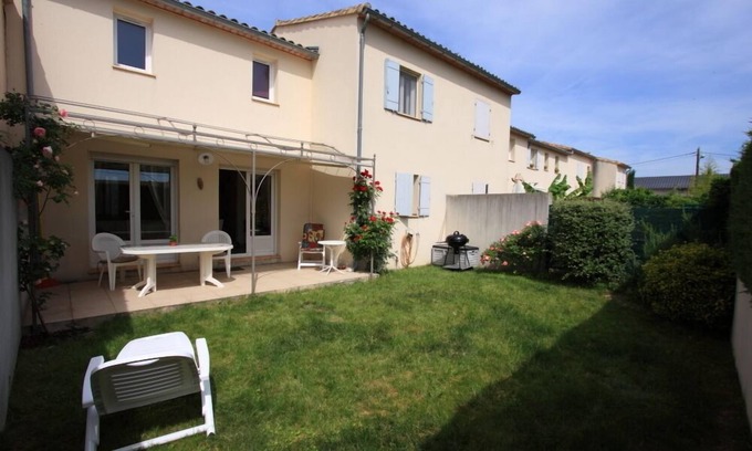 Saint-Quentin-la-Poterie Villa | Fenced villa, 4 people, garden, St-Quentin-la-Poterie 4km from historic Uzès,