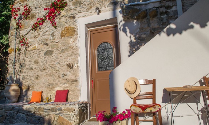 Livadia Apartment | Feneri 3 -Cozy rustic Apt 20' from Elafonisi beach