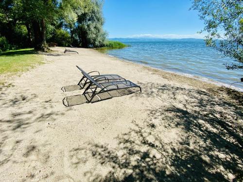 Friedrichshafen Apartment | Ferien-Apartment Irisblüte - mit priv Strandzugang