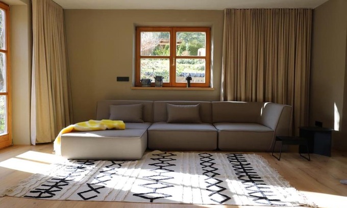 Steinberg am Rofan House | Ferienhaus am Bach, Design und Sauna