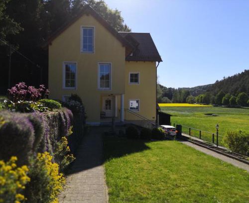 Deuerling Apartment | Ferienhaus am Bach - Deuerling