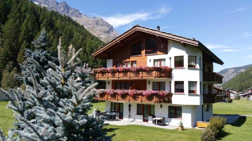 Saas Grund Apartment | Ferienhaus Antigua