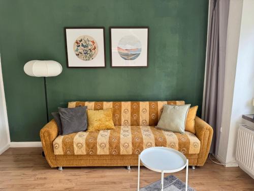 Hettstedt House | Ferienhaus "Jasmine" mit 3 Schlafzimmern und Stellplatz