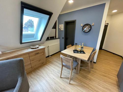 Carolinensiel Apartment | Ferienhaus Kompass (ehemals Pension Hohlen)
