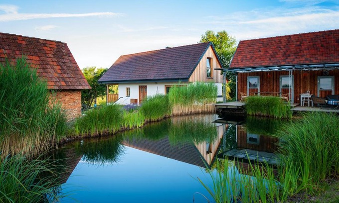 Hartmannsdorf House | Ferienhaus mit privaten Schwimmteich und Sauna