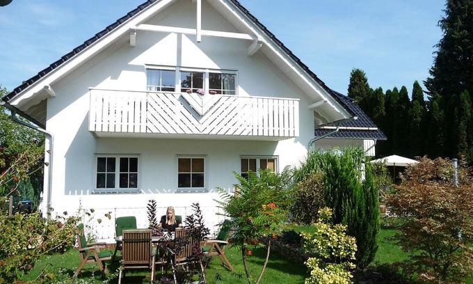 Kurort Gohrisch Apartment | Ferienhaus Villa Maria - Ferienwohnung Chippendale