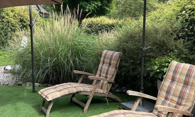 Elten Apartment | Ferienhaus/Wohnung auf dem Eltenberg 9 Personen,4 Badezimmer, Terrasse im Grünen