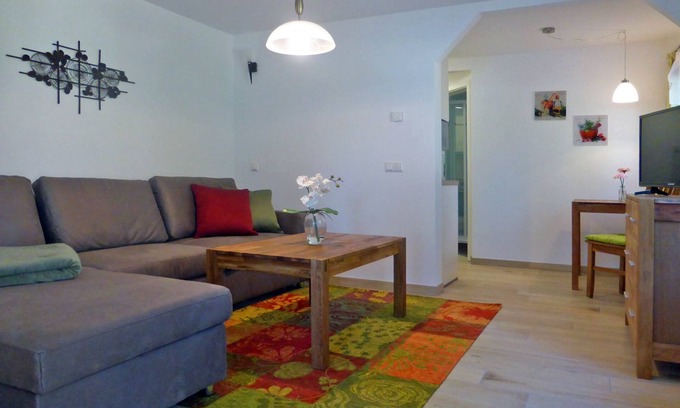 Bodstedt Apartment | Ferienwohnung 1 - Ferienhaus am Waldessaum