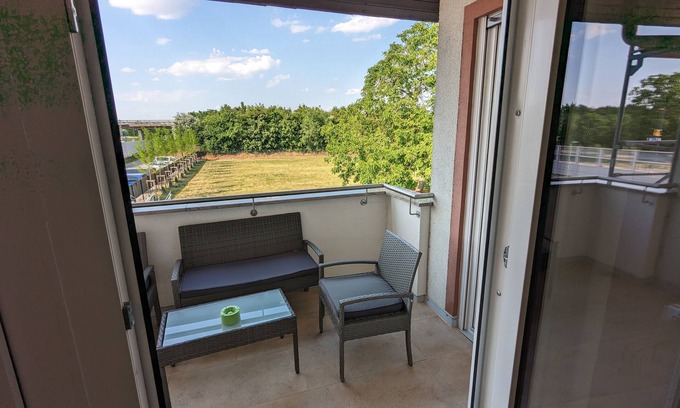 Ringsheim Apartment | Ferienwohnung 2.og - 70 qm - mit Garten - Dirket am Bahnhof