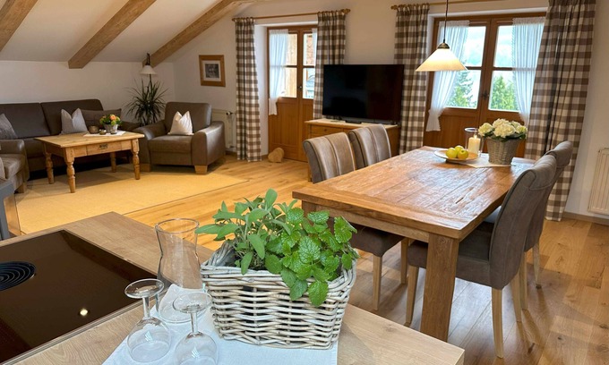 Abwinkl Apartment | Ferienwohnung 3 - See- Suite - Schlosserhof am See