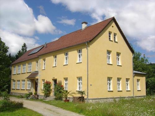 Bernried Apartment | Ferienwohnung Altes Schulhaus in Leithen - Bernried