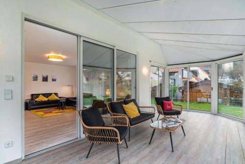 Calmbach Apartment | Ferienwohnung am Enzufer mit Wintergarten Bad Wildbad im Schwarzwald
