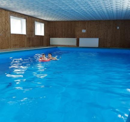 Gernsbach Apartment | Ferienwohnung am Waldsee mit Schwimmbad