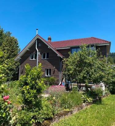 Wollbach Apartment | Ferienwohnung an der Wiese
