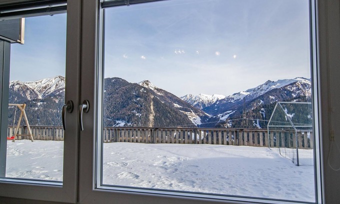 Gries am Brenner Apartment | Ferienwohnung Gstrein - Holiday apartment with large garden
