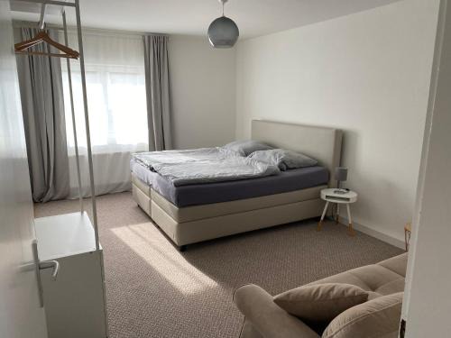 Nurnberger Land Apartment | Ferienwohnung Feucht OG NATURNAH Parkplatz WLAN