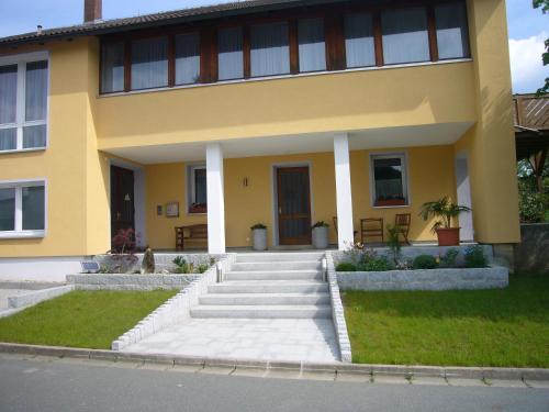 Plech Apartment | Ferienwohnung im alten Schulhaus - keine Monteure