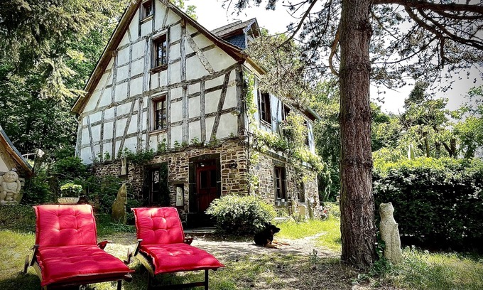 Munstermaifeld Apartment | Ferienwohnung in Außergewöhnlichem Bruchstein-ferienhaus