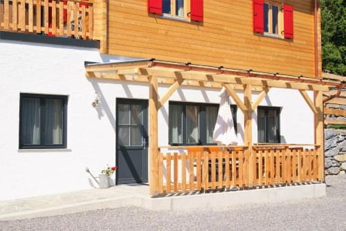 Poellauberg Apartment | Ferienwohnung in ruhiger Lage- Panorama Terrasse, 2 SZ, rollstuhlfreundlich