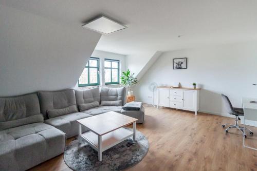 Magdeburg Apartment | Ferienwohnung "Kapellmeister" mit Klimaanlage in allen 4 Schlafbereichen, großes Wohnzimmer mit Smart TV und Big Sofa