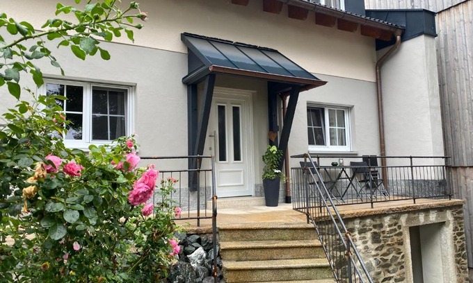 Hof Apartment | Ferienwohnung Leimitz