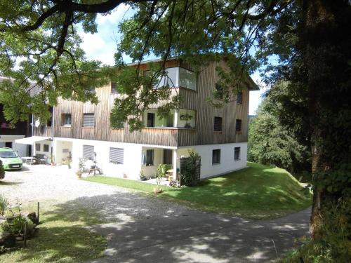 Grossdorf Apartment | Ferienwohnung Maari