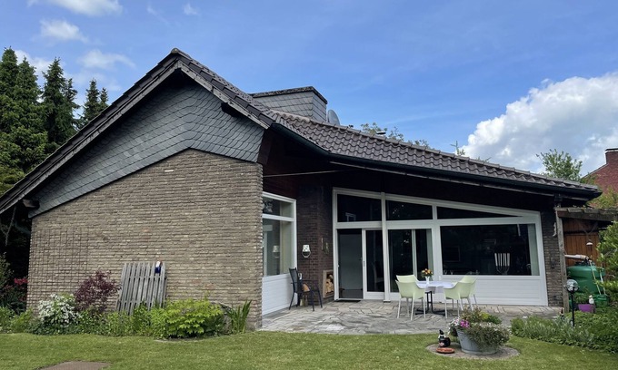 Emsdetten Apartment | Ferienwohnung mit Großer Terrasse und Eigenem Garten