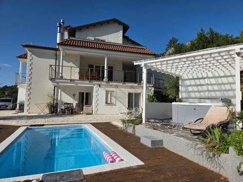 Lovran Apartment | Ferienwohnung mit Pool Kroatien mit Meerblick und Pool