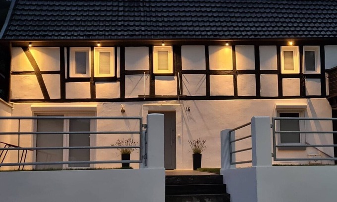Rolandswerth Apartment | Ferienwohnung RheinZeit - Freshly renovated half-timbered house directly on the Rhine!
