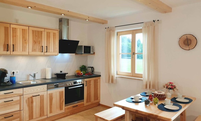 Soechtenau Apartment | Ferienwohnung Seeblick, 82 qm Maisonette, 2 Separate Schlafzimmer